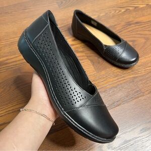 Clark’s Women’s Cora Iris Slip-On in Black size 11